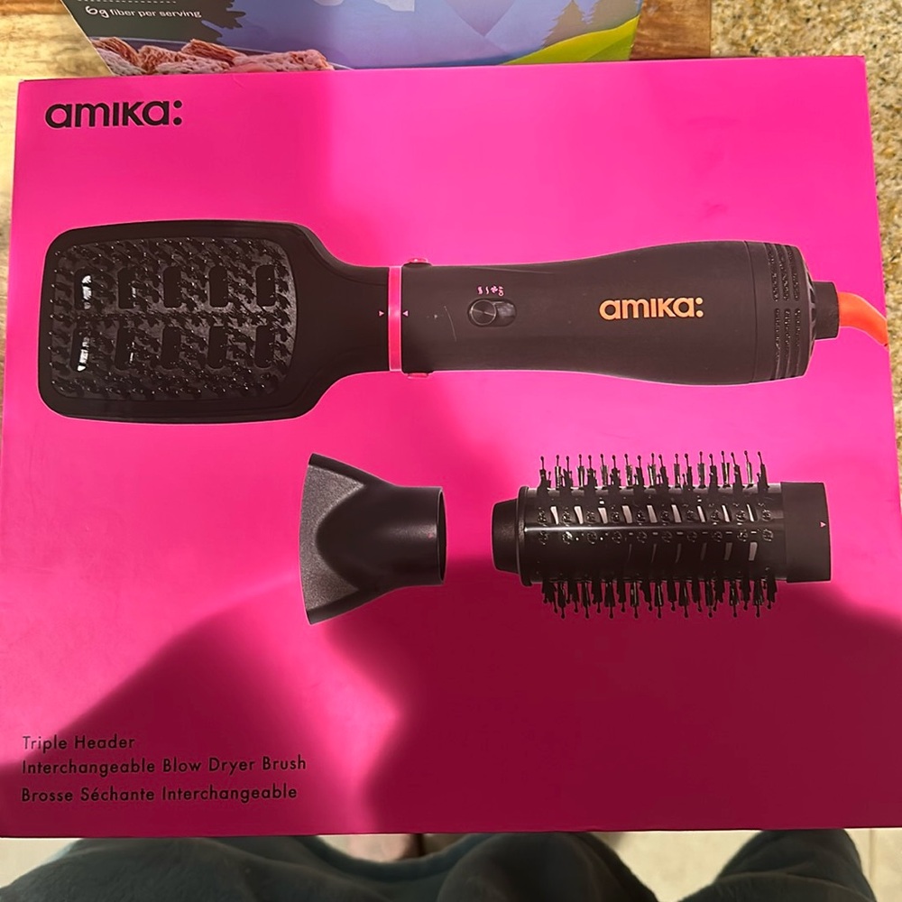 BRAND NEW AMIKA BLOW DRYER BRUSH